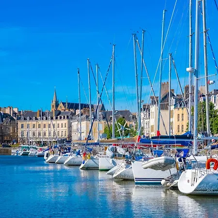Chic Sous Les Toits Du Centre Historique Appartamento Vannes